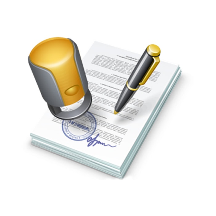 Инженер выполняет ремонт ноутбука для организации по безналичному расчету